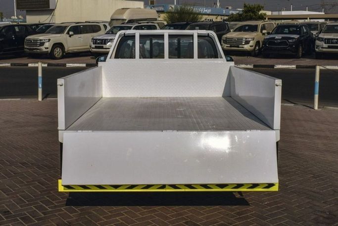 New Toyota Hilux VIII Facelift, 2.7 l, 2021 in Dubai by Mohamed Hakim Motors, White color. GCC Specs | AUTO.AE