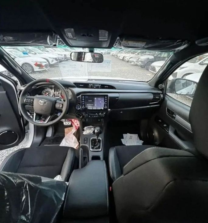 New Toyota Hilux VIII Facelift, 4.0 l, 2024 in Dubai by Mohamed Hakim Motors, White color. GCC Specs | AUTO.AE