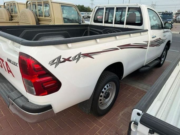 New Toyota Hilux VIII Facelift 2, 2.7 l, 2025 in Dubai by Mohamed Hakim Motors, White color. GCC Specs | AUTO.AE