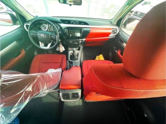 New Toyota Hilux VIII Facelift, 2.8 l, 2023 in Dubai by Mohamed Hakim Motors, White color. GCC Specs | AUTO.AE