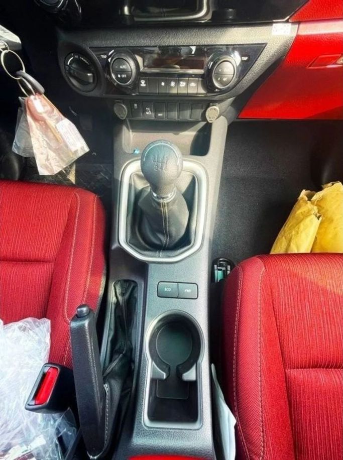 New Toyota Hilux VIII Facelift, 2.8 l, 2023 in Dubai by Mohamed Hakim Motors, White color. GCC Specs | AUTO.AE