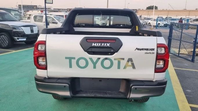 New Toyota Hilux VIII Facelift, 2.8 l, 2023 in Dubai by Mohamed Hakim Motors, White color. GCC Specs | AUTO.AE