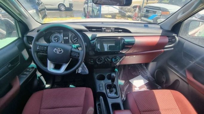New Toyota Hilux VIII Facelift, 2.7 l, 2023 in Dubai by Mohamed Hakim Motors, White color. GCC Specs | AUTO.AE