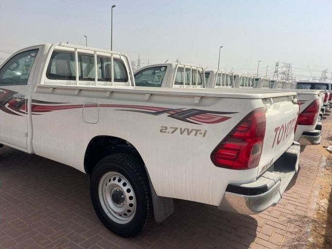 New Toyota Hilux VIII Facelift, 4.0 l, 2023 in Dubai by Mohamed Hakim Motors, White color. GCC Specs | AUTO.AE