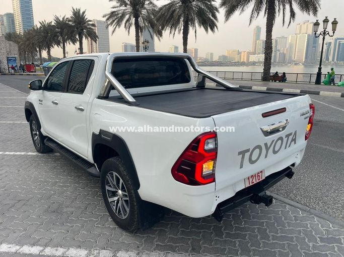 Подержанный Toyota Hilux VIII, 2.8 л, 2017 в Дубае от Alhamd Motors Белый цвет. Other | AUTO.AE