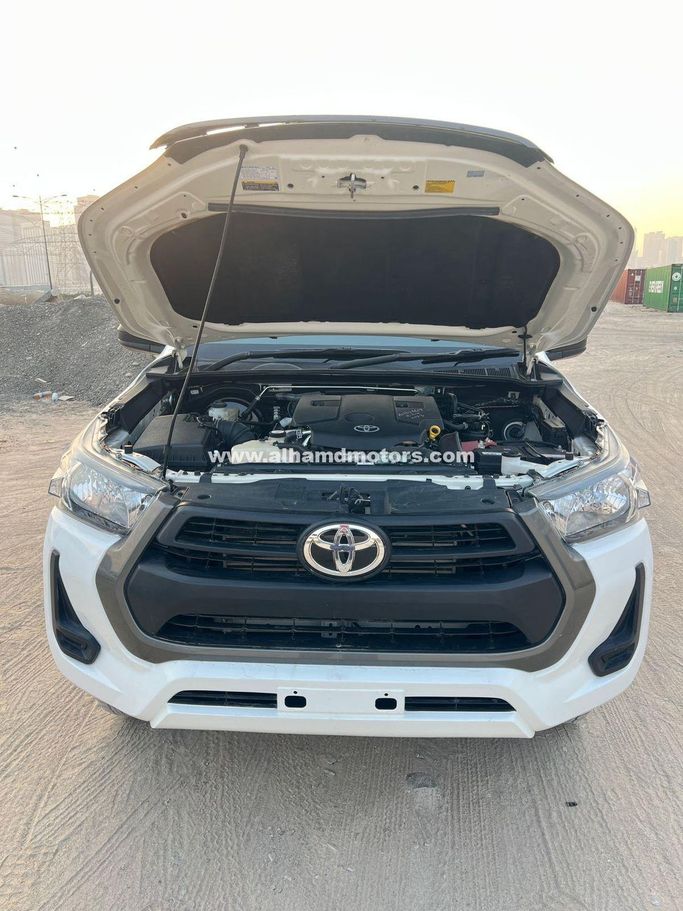 Used Toyota Hilux Extra Cab VIII Facelift, 2.8 l, 2023 in Dubai by Alhamd Motors, White color. Other | AUTO.AE