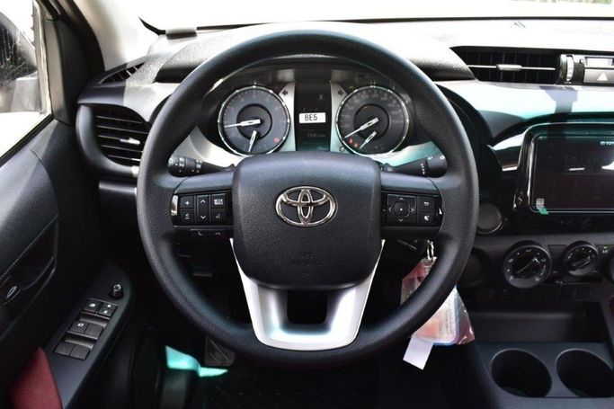 New Toyota Hilux Extra Cab VIII Facelift, 2.8 l, 2022 in Dubai by Mohamed Hakim Motors, White color. GCC Specs | AUTO.AE