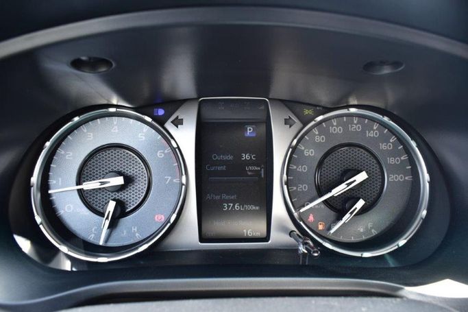 New Toyota Hilux Extra Cab VIII Facelift, 2.8 l, 2022 in Dubai by Mohamed Hakim Motors, White color. GCC Specs | AUTO.AE