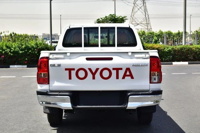 New Toyota Hilux Extra Cab VIII Facelift, 2.8 l, 2022 in Dubai by Mohamed Hakim Motors, White color. GCC Specs | AUTO.AE
