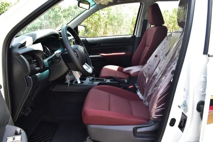 New Toyota Hilux Extra Cab VIII Facelift, 2.8 l, 2022 in Dubai by Mohamed Hakim Motors, White color. GCC Specs | AUTO.AE