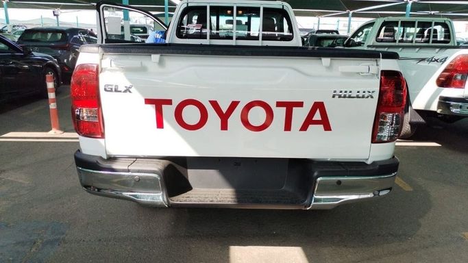 New Toyota Hilux Extra Cab VIII Facelift, 2.8 l, 2024 in Dubai by Mohamed Hakim Motors, White color. GCC Specs | AUTO.AE