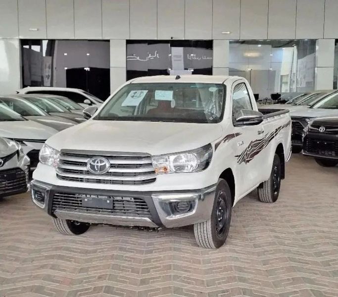 New Toyota Hilux Extra Cab VIII Facelift, 2.4 l, 2024 in Dubai by Mohamed Hakim Motors, White color. GCC Specs | AUTO.AE