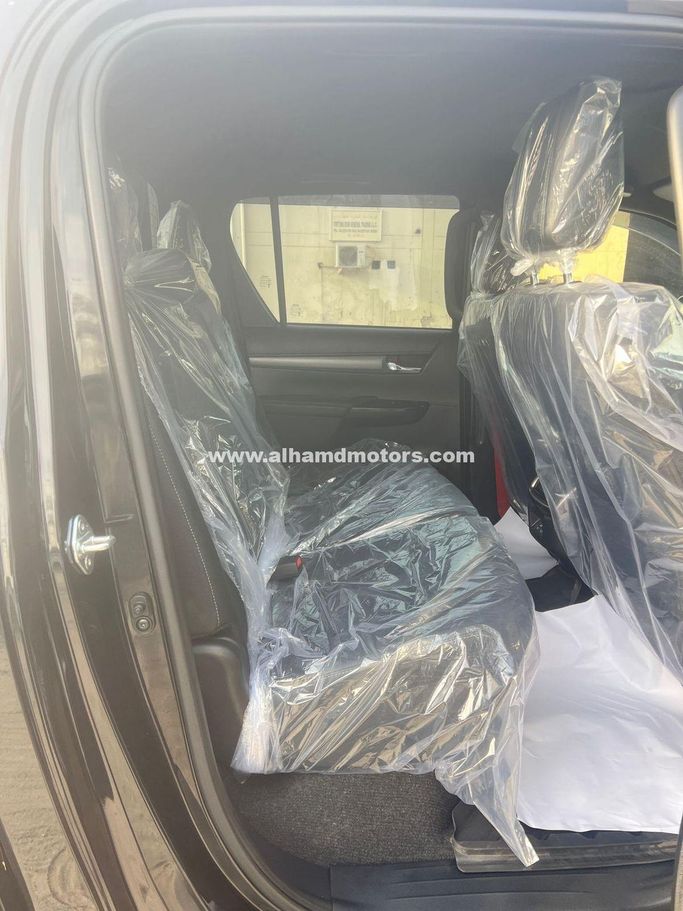 Used Toyota Hilux VIII Facelift 2, 2.8 l, 2024 in Dubai by Alhamd Motors, Black color. Other | AUTO.AE