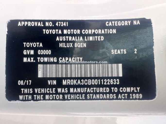 Подержанный Toyota Hilux VIII, 2.4 л, 2017 в Дубае от Alhamd Motors Белый цвет. Other | AUTO.AE