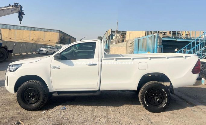 Подержанный Toyota Hilux VIII, 2.4 л, 2017 в Дубае от Alhamd Motors Белый цвет. Other | AUTO.AE