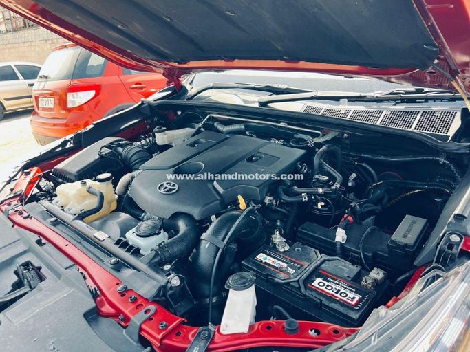 Подержанный Toyota Hilux VIII, 2.4 л, 2016 в Дубае от Alhamd Motors Красный цвет. Other | AUTO.AE