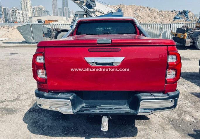 Подержанный Toyota Hilux VIII, 2.4 л, 2016 в Дубае от Alhamd Motors Красный цвет. Other | AUTO.AE