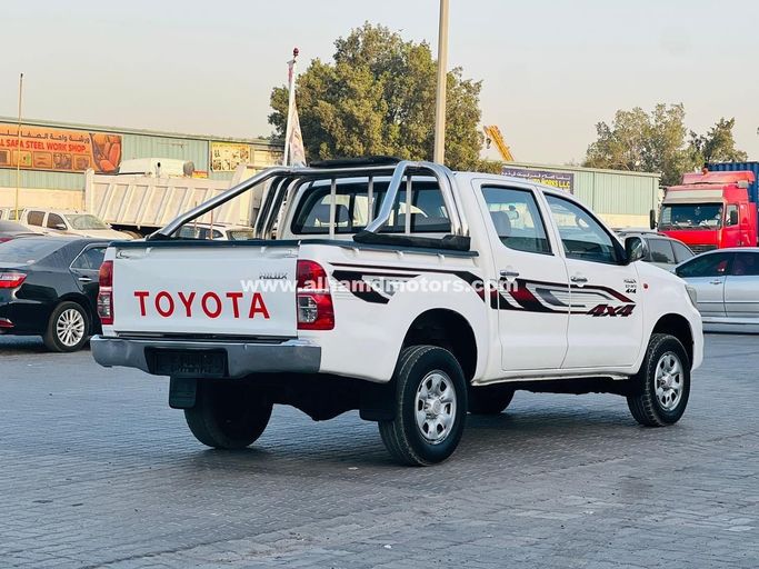 Used Toyota Hilux VII Facelift, 2.7 l, 2012 in Dubai by Alhamd Motors, White color. GCC Specs | AUTO.AE