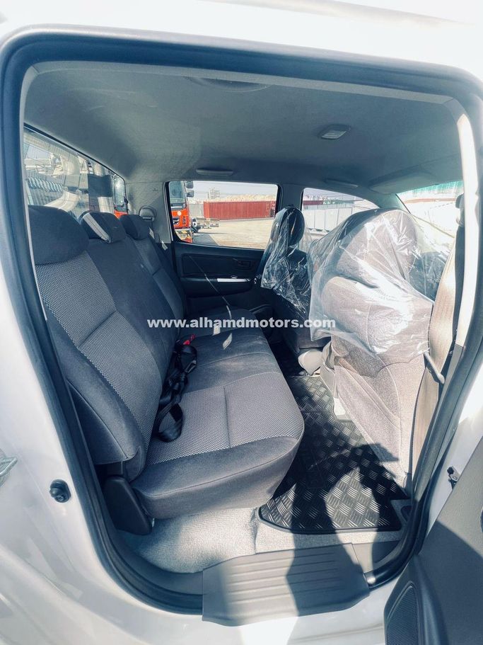 Подержанный Toyota Hilux VII Рестайлинг, 3.0 л, 2013 в Дубае от Alhamd Motors Белый цвет. Other | AUTO.AE