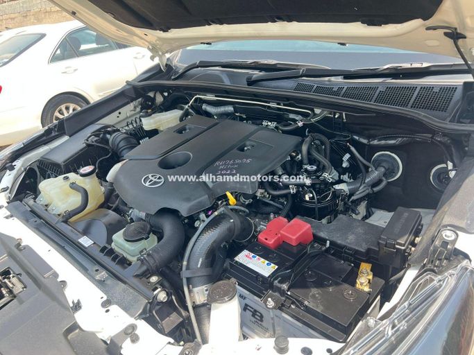Used Toyota Hilux VIII Facelift, 2.8 l, 2022 in Dubai by Alhamd Motors, White color. Other | AUTO.AE