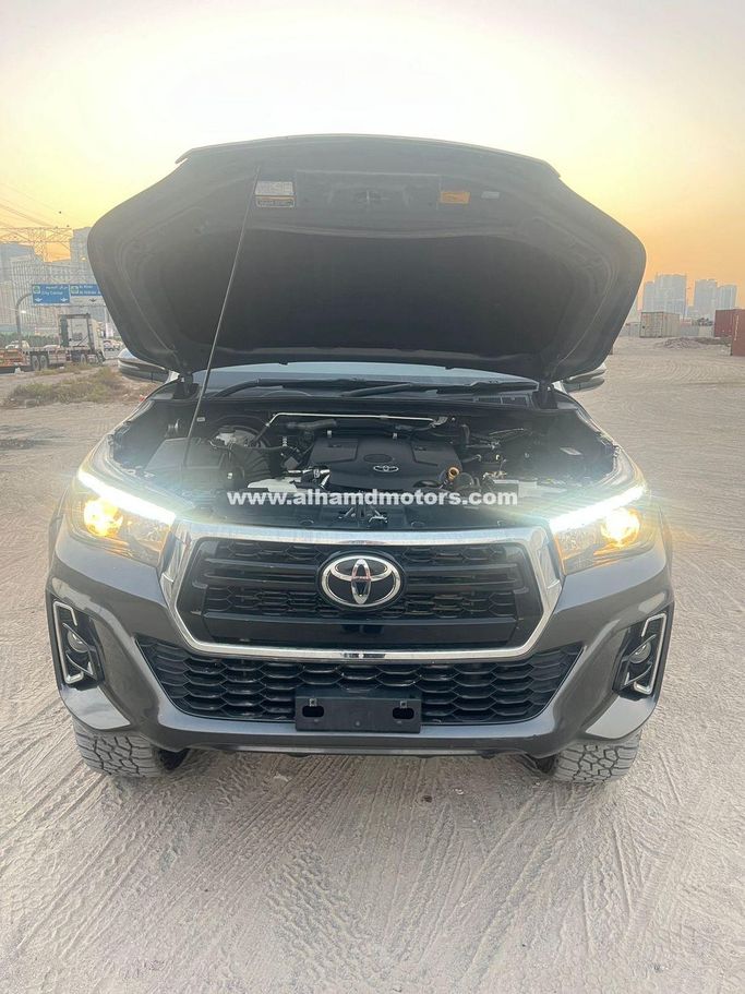 Подержанный Toyota Hilux VIII, 2.4 л, 2019 в Дубае от Alhamd Motors Серый цвет. Other | AUTO.AE