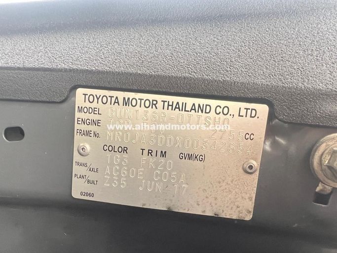 Подержанный Toyota Hilux VIII, 2.4 л, 2017 в Дубае от Alhamd Motors Серый цвет. Other | AUTO.AE