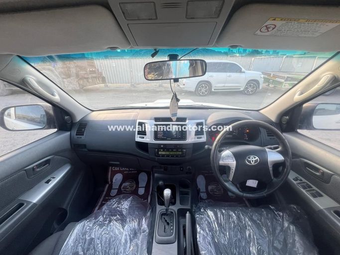 Подержанный Toyota Hilux VII Рестайлинг, 3.0 л, 2014 в Дубае от Alhamd Motors Белый цвет. Other | AUTO.AE