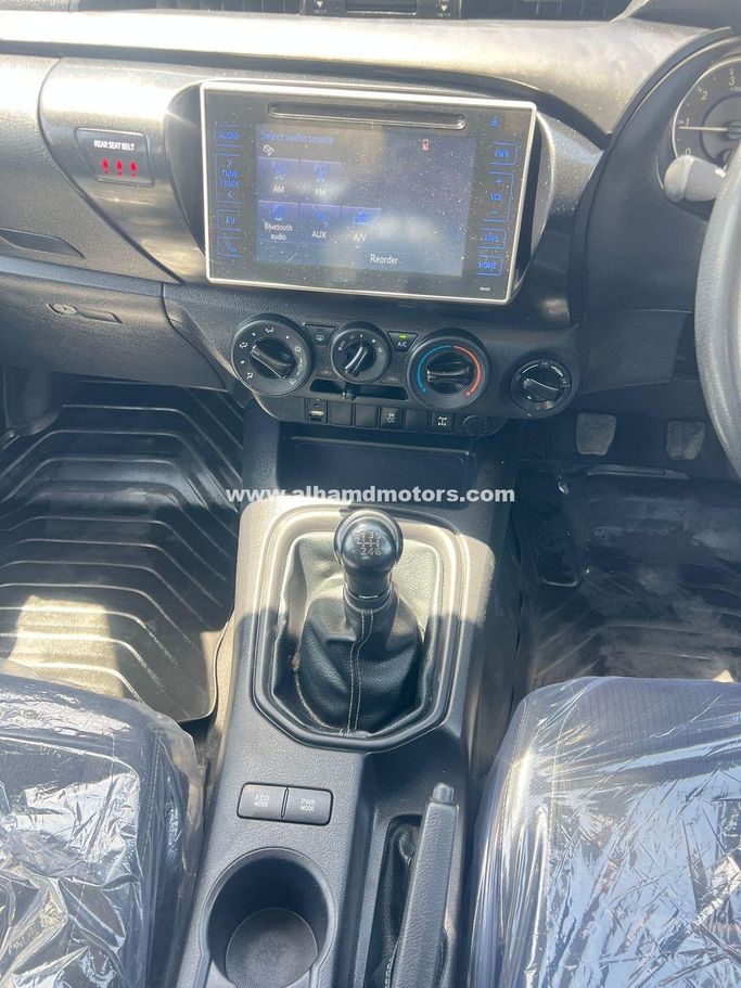 Used Toyota Hilux VIII, 2.8 l, 2017 in Dubai by Alhamd Motors, White color. Other | AUTO.AE