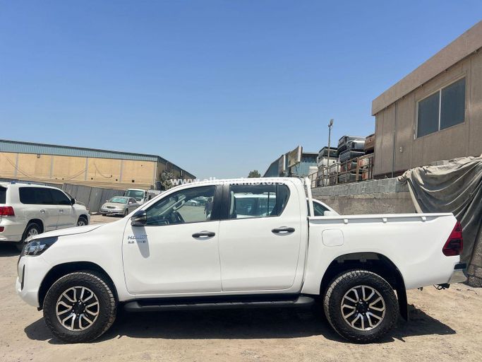 Used Toyota Hilux VIII, 2.8 l, 2017 in Dubai by Alhamd Motors, White color. Other | AUTO.AE