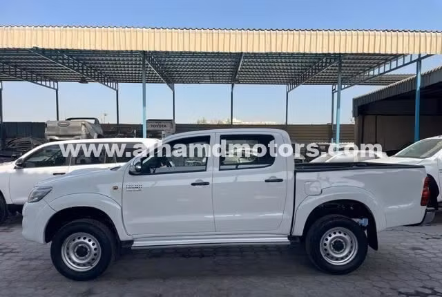 Подержанный Toyota Hilux VII Рестайлинг, 3.0 л, 2015 в Дубае от Alhamd Motors Белый цвет. Other | AUTO.AE