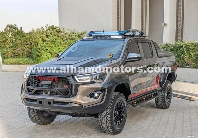 Used Toyota Hilux VIII Facelift, 2.7 l, 2020 in Dubai by Alhamd Motors, Bronze color. Other | AUTO.AE