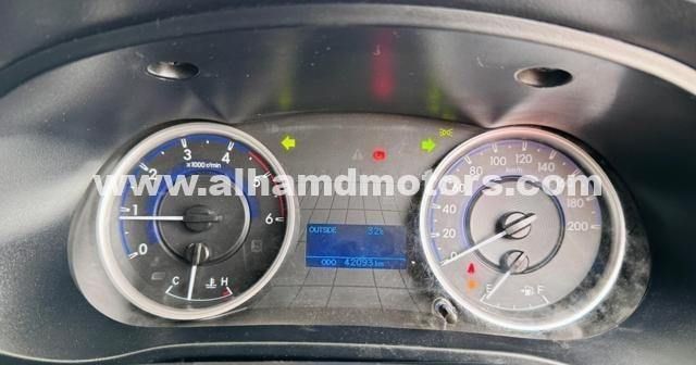 Подержанный Toyota Hilux VIII, 2.8 л, 2017 в Дубае от Alhamd Motors Оранжевый цвет. Other | AUTO.AE