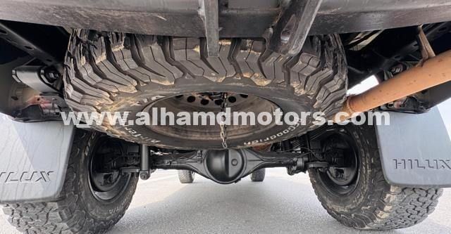 Подержанный Toyota Hilux VIII, 2.8 л, 2017 в Дубае от Alhamd Motors Оранжевый цвет. Other | AUTO.AE