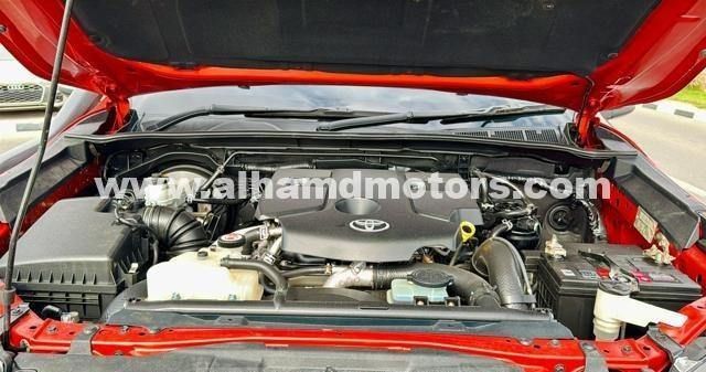 Подержанный Toyota Hilux VIII, 2.8 л, 2017 в Дубае от Alhamd Motors Оранжевый цвет. Other | AUTO.AE