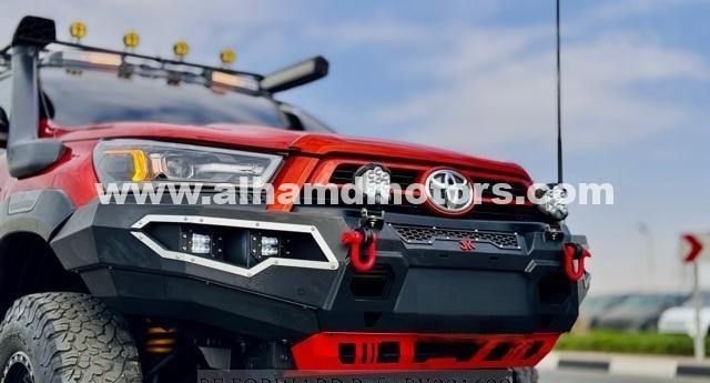 Подержанный Toyota Hilux VIII, 2.8 л, 2017 в Дубае от Alhamd Motors Оранжевый цвет. Other | AUTO.AE
