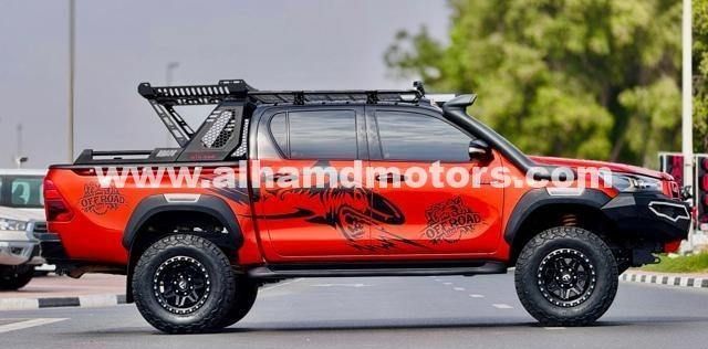 Подержанный Toyota Hilux VIII, 2.8 л, 2017 в Дубае от Alhamd Motors Оранжевый цвет. Other | AUTO.AE