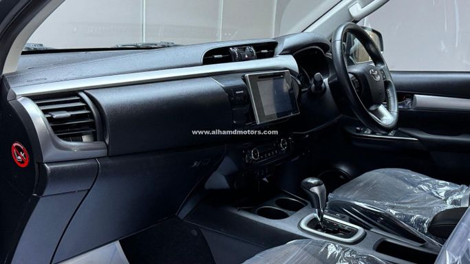 Used Toyota Hilux VIII, 2.8 l, 2017 in Dubai by Alhamd Motors, Grey color. Other | AUTO.AE