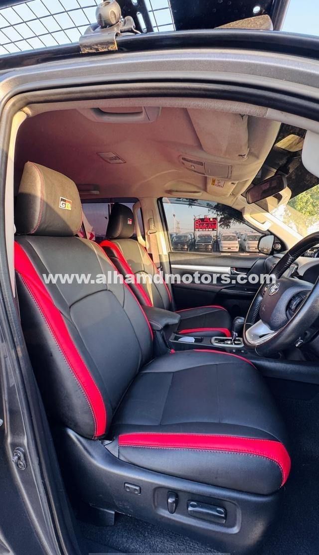 Used Toyota Hilux VIII, 2.8 l, 2016 in Dubai by Alhamd Motors, Grey color. Other | AUTO.AE