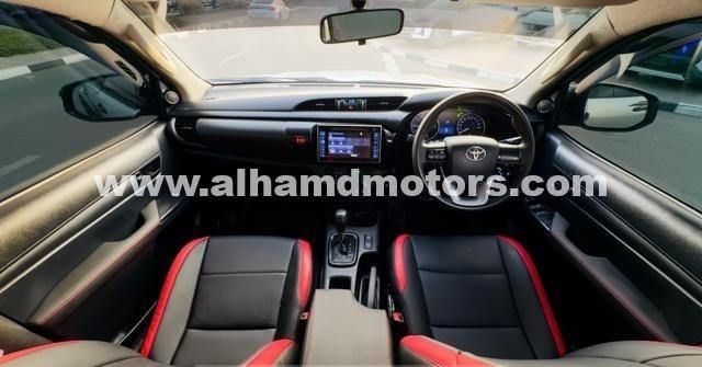 Used Toyota Hilux VIII, 2.8 l, 2018 in Dubai by Alhamd Motors, Silver color. Other | AUTO.AE