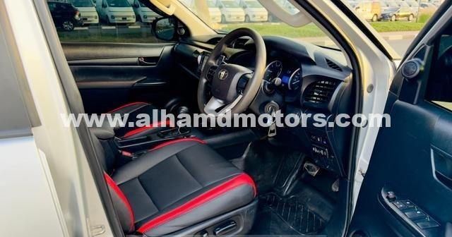 Used Toyota Hilux VIII, 2.8 l, 2018 in Dubai by Alhamd Motors, Silver color. Other | AUTO.AE