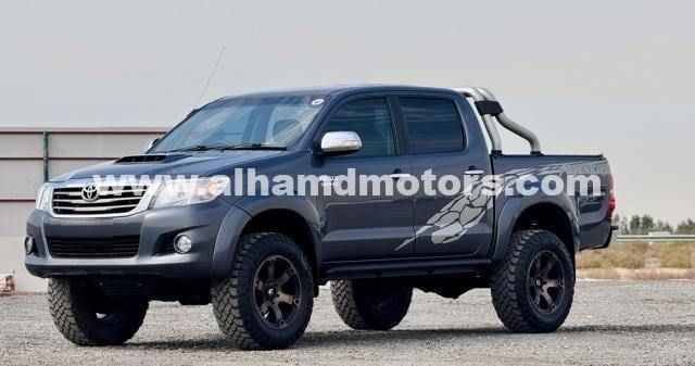 Used Toyota Hilux VII Facelift, 3.0 l, 2013 in Dubai by Alhamd Motors, Grey color. Other | AUTO.AE
