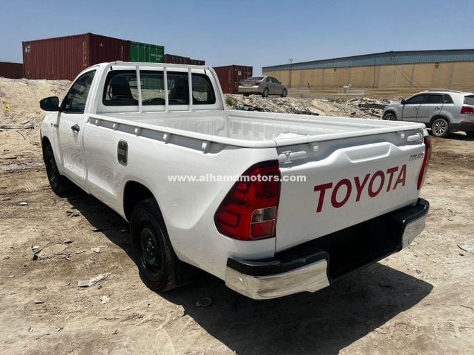 Used Toyota Hilux VIII, 2.7 l, 2015 in Dubai by Alhamd Motors, White color. Other | AUTO.AE