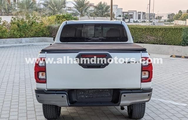 Used Toyota Hilux VIII Facelift, 4.0 l, 2021 in Dubai by Alhamd Motors, White color. Other | AUTO.AE