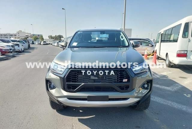 Подержанный Toyota Hilux VIII Рестайлинг 2, 2.8 л, 2024 в Дубае от Alhamd Motors Коричневый цвет. Other | AUTO.AE