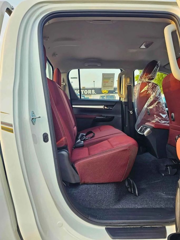Новый Toyota Hilux VIII Рестайлинг, 2.7 л, 2025 в Дубае от SK Motors Белый цвет. GCC | AUTO.AE
