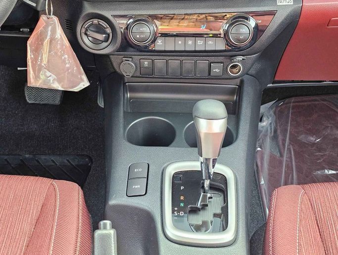 Новый Toyota Hilux VIII Рестайлинг 2, 2.7 л, 2024 в Дубае от SK Motors Белый цвет. GCC | AUTO.AE