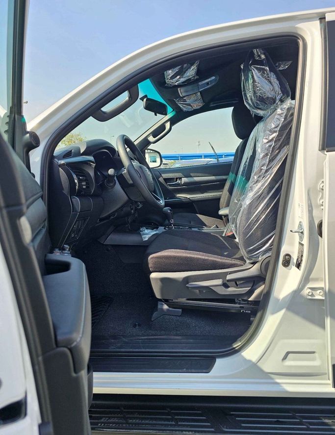 New Toyota Hilux VIII Facelift, 4.0 l, 2024 in Dubai by SK Motors, White color. GCC Specs | AUTO.AE