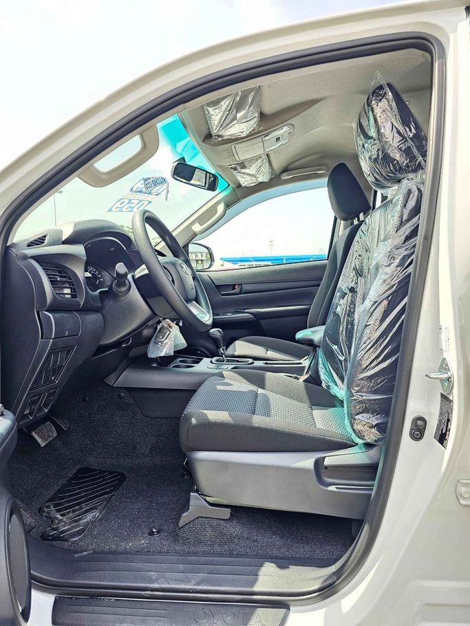 New Toyota Hilux VIII Facelift 2, 2.7 l, 2024 in Dubai by SK Motors, White color. GCC Specs | AUTO.AE