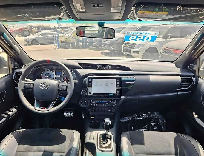 Новый Toyota Hilux VIII Рестайлинг 2, 2.8 л, 2024 в Дубае от SK Motors Белый цвет. GCC | AUTO.AE