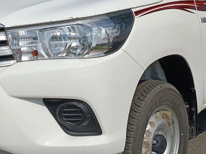 New Toyota Hilux VIII Facelift, 2.7 l, 2024 in Dubai by SK Motors, White color. GCC Specs | AUTO.AE